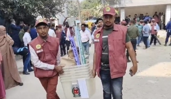 গাজীপুর–১ আসনের ভোটকেন্দ্রে পাঠানো হচ্ছে নির্বাচনী সরঞ্জাম