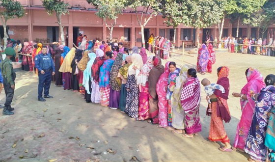 বরিশালে নজিরবিহীন নিরাপত্তার মধ্যদিয়ে চলছে ভোটগ্রহণ