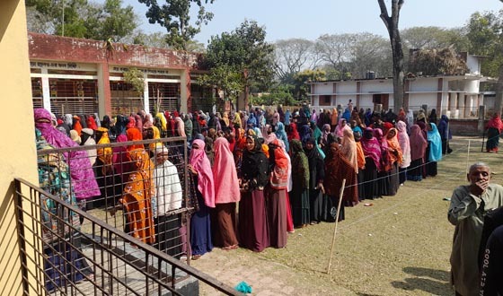 ঝিনাইদহ ৬ উপজেলায় উৎসবমুখর পরিবেশে ভোটগ্রহণ শুরু