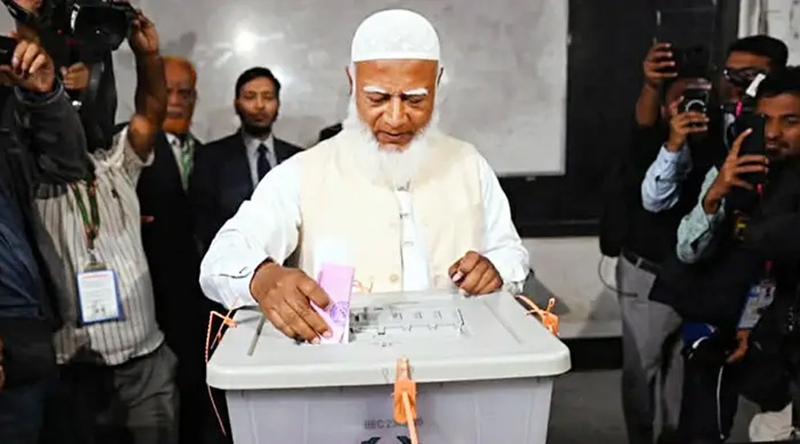 ভোট দিলেন জামায়াত আমির ডা. শফিকুর