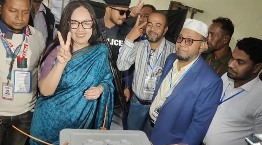 রুমিন ফারহানা ভোট দিয়ে বললেন—জোর করে ভোট দেওয়ার চেষ্টা চলছে