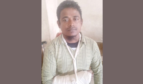 স্বেচ্ছাসেবক দল নেতাকে হাতুড়ি পেটা