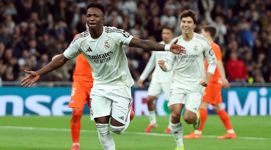 ভিনির জোড়া গোলে বার্সাকে হটিয়ে শীর্ষে রিয়াল