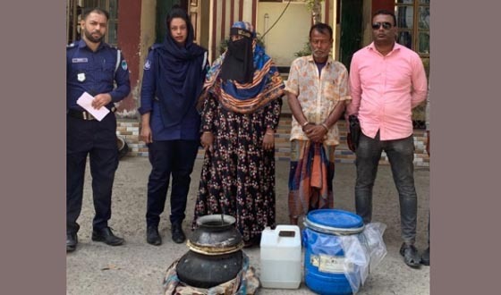 আশাশুনিতে মদ ও মদ তৈরীর সরঞ্জামসহ গ্রেফতার ২