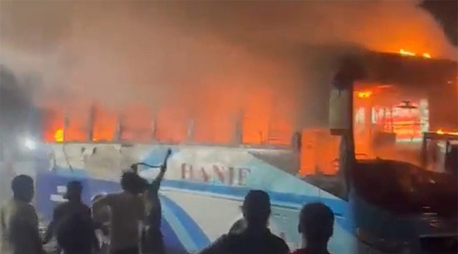 সাভারে দাঁড়িয়ে থাকা বাসে আগুন, হতাহত...