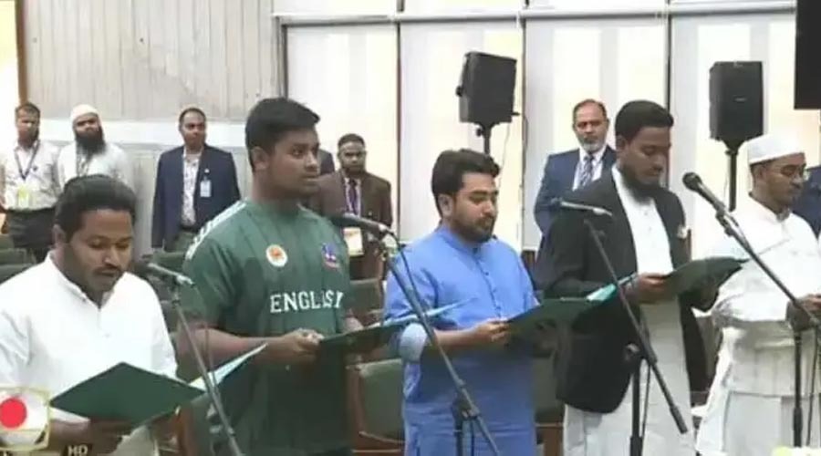 সেই ১০ নম্বর জার্সি’ পরেই শপথ নিলেন হাসনাত আব্দুল্লাহ