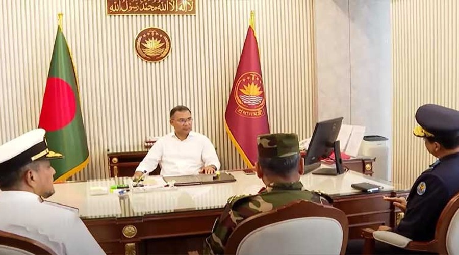 প্রধানমন্ত্রী তারেক রহমানের সঙ্গে তিন বাহিনী প্রধানের সাক্ষাৎ