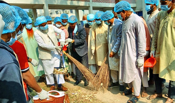 নাচোলে পরিচ্ছন্নতা কার্যক্রমের উদ্বোধন করলেন এমপি মিজানুর রহমান