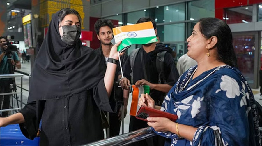 ভারতীয়দের ইরান ছাড়ার নির্দেশ, যুদ্ধ কী নিকটে?