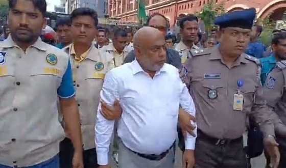 এজলাস ভাঙচুর, আইনজীবী সমিতির সভাপতি গ্রেপ্তার