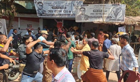 কালীগঞ্জে থানার সামনে বিএনপির দুই পক্ষের সংঘর্ষ, আহত ১২