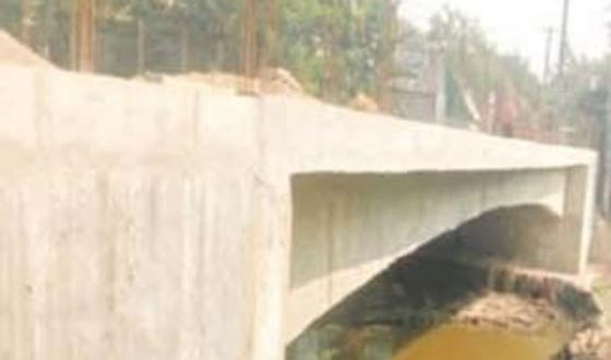 ব্রীজ উদ্বোধনের আগেই ফাঁটল, কাজ বন্ধ করলেন ইউএনও