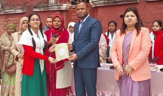 ময়মনসিংহে বছরের শুরুতে শিক্ষার্থীরা পেলো নতুন বই