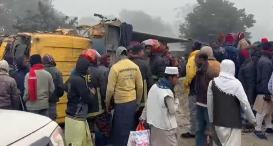 রাজশাহীর পুঠিয়ায় ট্রাক উল্টে চারজন নিহত