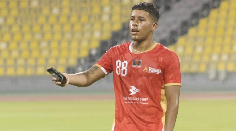 বেতন বকেয়ার অভিযোগ তুলে বসুন্ধরা কিংস ছাড়ার ঘোষণা কিউবা মিচেলের