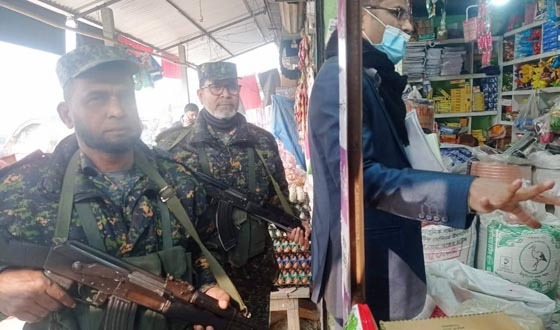 নীলফামারীতে ফ্রিজে বাসি খাবার সংরক্ষণ করায় জরিমানা