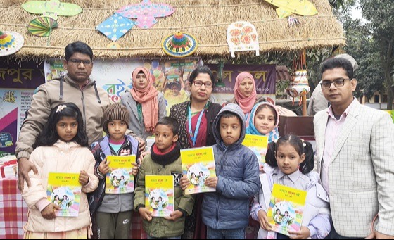 দিনাজপুর স্কুল এর শিক্ষার্থীদেও বই বিতরণ