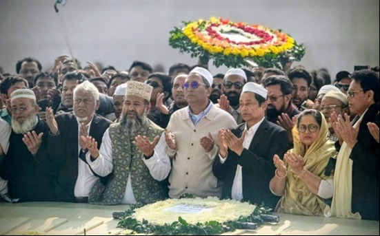 জিয়াউর রহমান ও খালেদা জিয়ার সমাধিতে শ্রদ্ধা