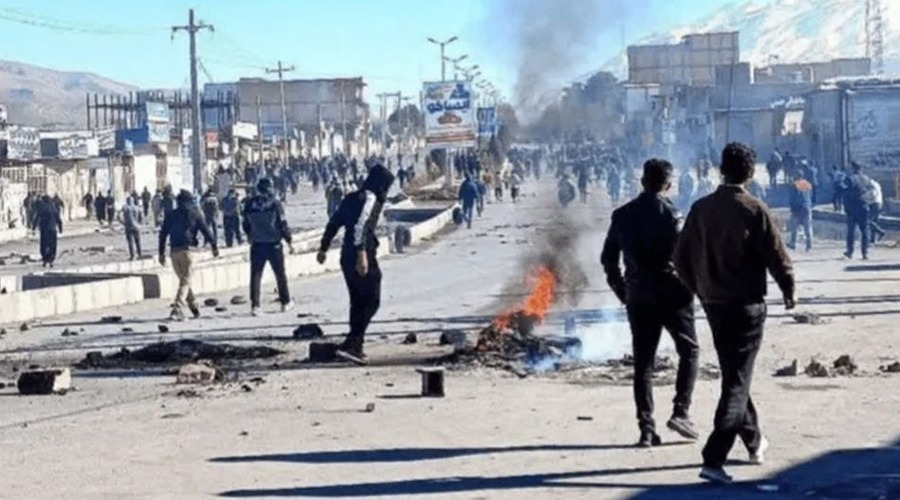 ইরানে সরকারবিরোধী বিক্ষোভ: রাষ্ট্রীয় টেলিভিশন ভবনে আগুন