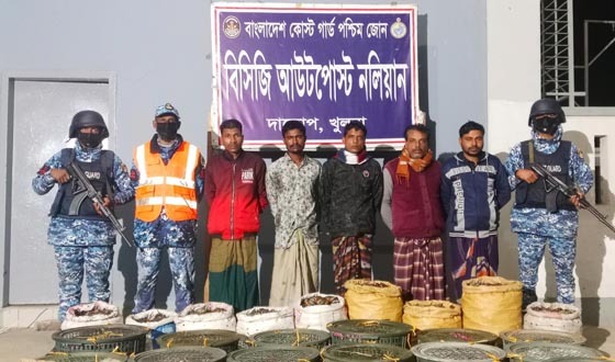 সুন্দরবনের অবৈধ কাঁকড়া সহ ৫ ব্যবসায়ী আটক