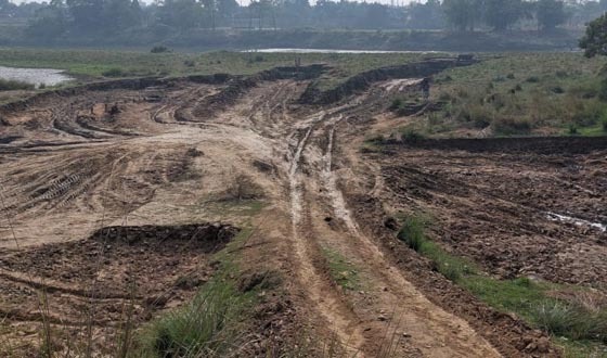 কুমিল্লায় নদীর পাড়ের মাটি সিন্ডিকেটের নিয়ন্ত্রণে