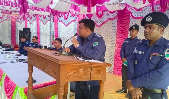 দেবহাটায় সাধারন মানুষের সাথে পুলিশ সুপারের মতবিনিময়