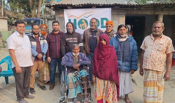 হুইলচেয়ার পেয়ে-আনন্দে আত্মহারা রিয়া