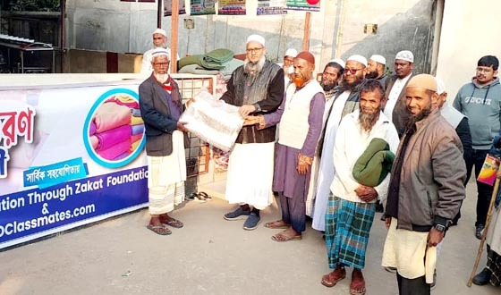 নীলফামারীতে শীতার্তদের মাঝে কম্বল বিতরণ