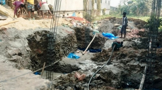 তানোরে কালভার্টের মুখ বন্ধ করে মার্কেট নির্মাণের অভিযোগ