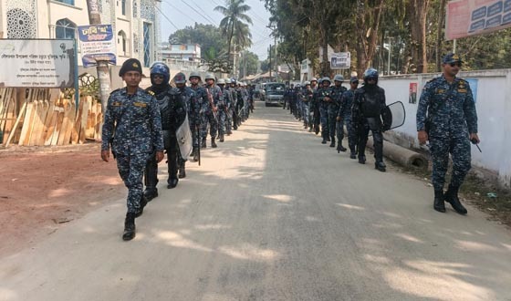 নির্বাচনে নিরাপত্তায় দৌলতখানে নৌবাহিনী ও পুলিশের টহল