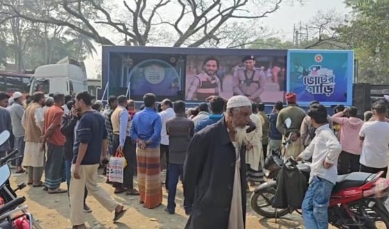 ভূঞাপুরে গণভোটের প্রচারণায় ভোটের গাড়ি