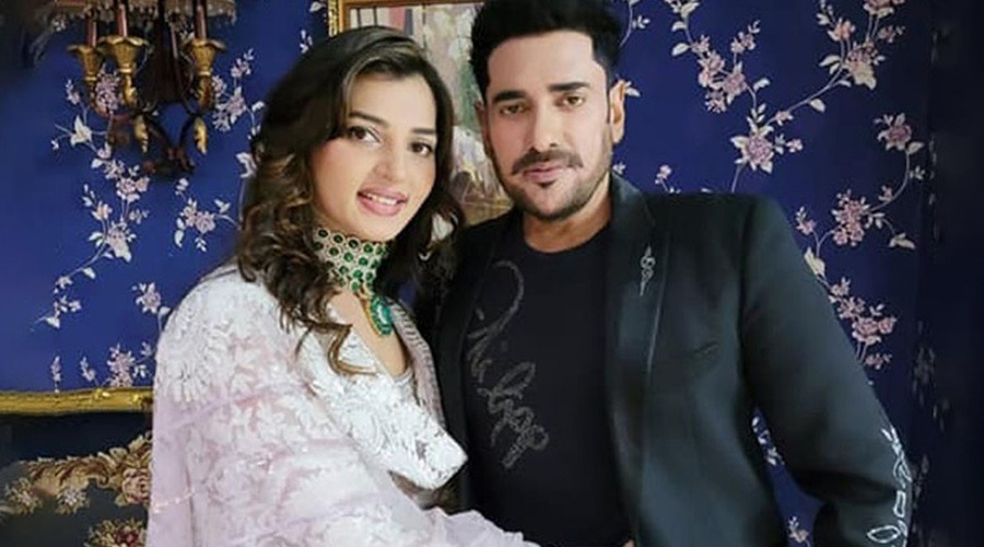 অভিনয় জগৎ থেকে অবসর নিচ্ছেন অনন্ত-বর্ষা