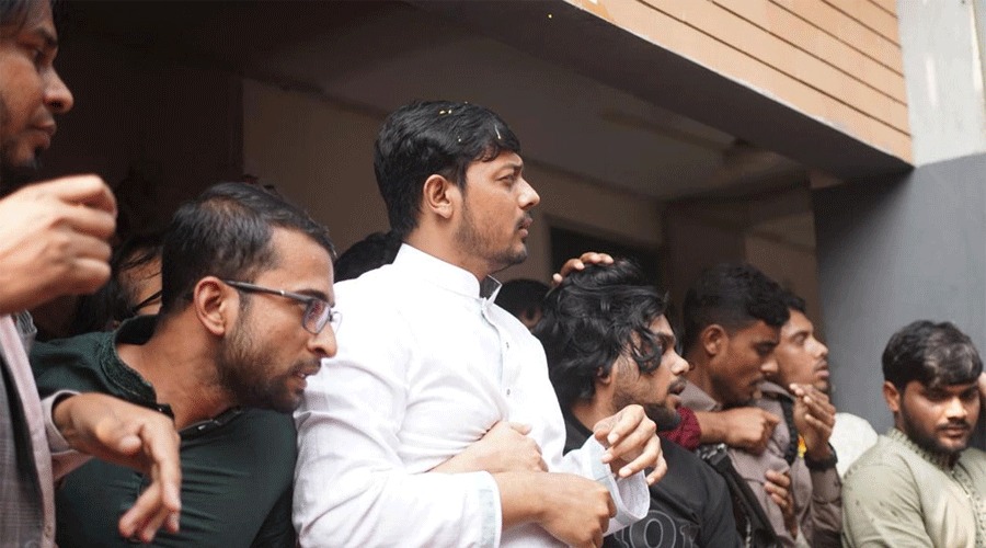 প্রচারণায় হেনস্তা শিকার নাসীরুদ্দীন পাটওয়ারী