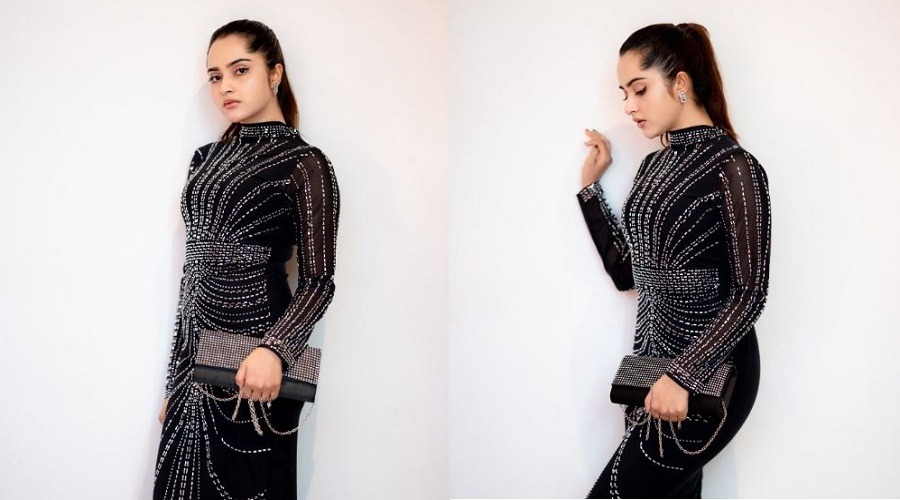 নতুন লুকে নজর কাড়লেন কেয়া পায়েল