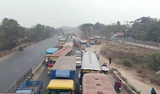 ঢাকা-চট্টগ্রাম মহাসড়কের গজারিয়া অংশে তীব্র যানজট