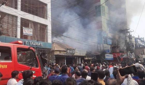 সৈয়দপুরে ভয়াবহ অগ্নিকান্ডে ঢাকা ব্যাংক পুড়ে ছাই