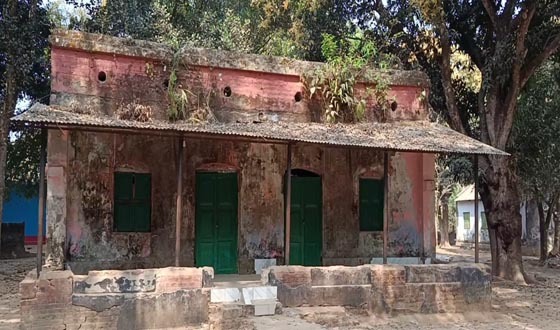 ঘোড়াঘাটে ডাকবাংলো জরাজীর্ণ, মাদক সেবনের আস্তানা