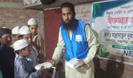 এতিম শিশুদের নিয়ে ইফতার