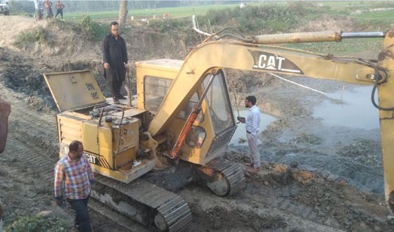টাঙ্গাইলে ফসলি জমিতে পুকুর খননের চেষ্টা, ভ্রাম্যমাণ আদালতের অভিযান