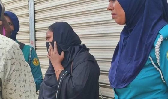 খুলনায় ৫টি বিদেশি পিস্তল ও গুলিসহ নারী আটক