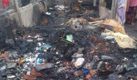 তারাগঞ্জের বিড়াবাড়ি বাজারে ভয়াবহ অগ্নিকান্ড