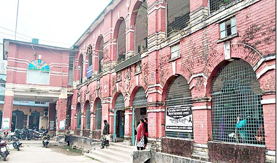 ৪ বছরেও শেষ হয়নি হাসপাতালের কাজ, রোগীদের চরম দুর্ভোগ