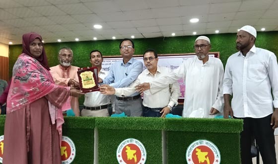 নারী দিবসে রাজনীতিতে এগিয়ে থাকা নারীকে সম্মাননা