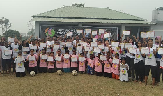 রাণীশংকৈলে নারী দিবসে নারী ফুটবল উৎসব পালন