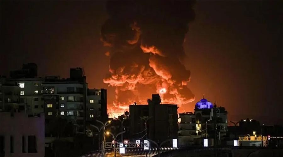 তেহরানে তেল স্থাপনায় ইসরায়েলের হামলা, মার্কিন সেনা আটকের দাবি ইরানের