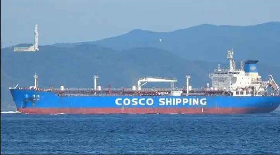 চট্টগ্রামে জাহাজ থেকে ২৭ হাজার টন ডিজেল খালাস হচ্ছে