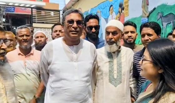 চাঁদপুর পৌরসভায় আকস্মিক পরিদর্শনে এমপি শেখ ফরিদ