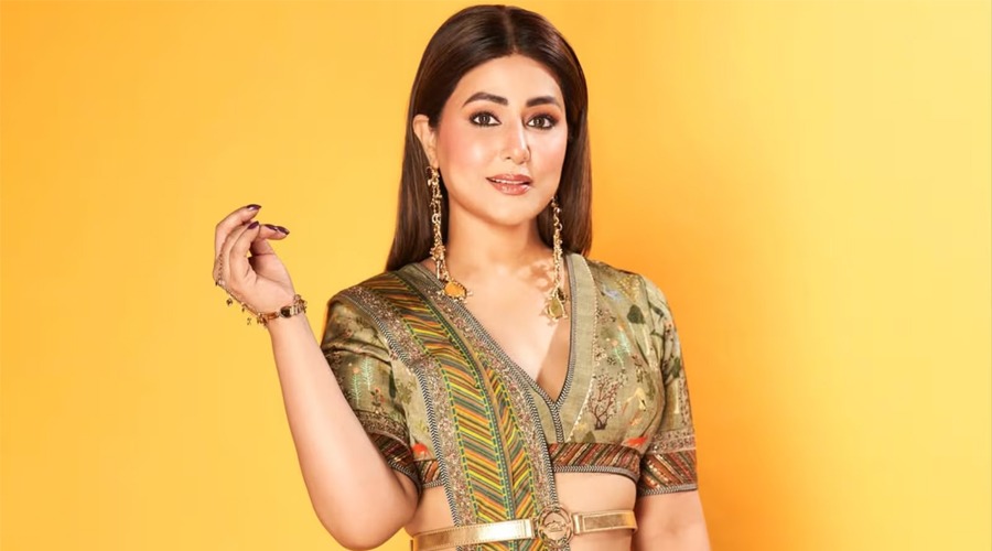 ইফতার পার্টিতে চরম বিড়ম্বনায় হিনা খান