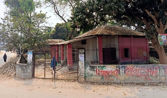 ঘোড়াঘাটে স্বাস্থ্যসেবায় ভরসা কেবল একজন ফার্মাসিস্ট