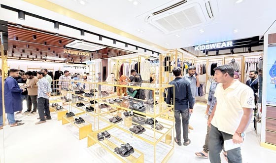 বগুড়া ও খুলনায় ইল্লিয়ীনের মাল্টি-ব্র্যান্ড স্টোরের যাত্রা শুরু